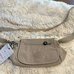 Kipling Sabian small cross body in caffelatte NWT